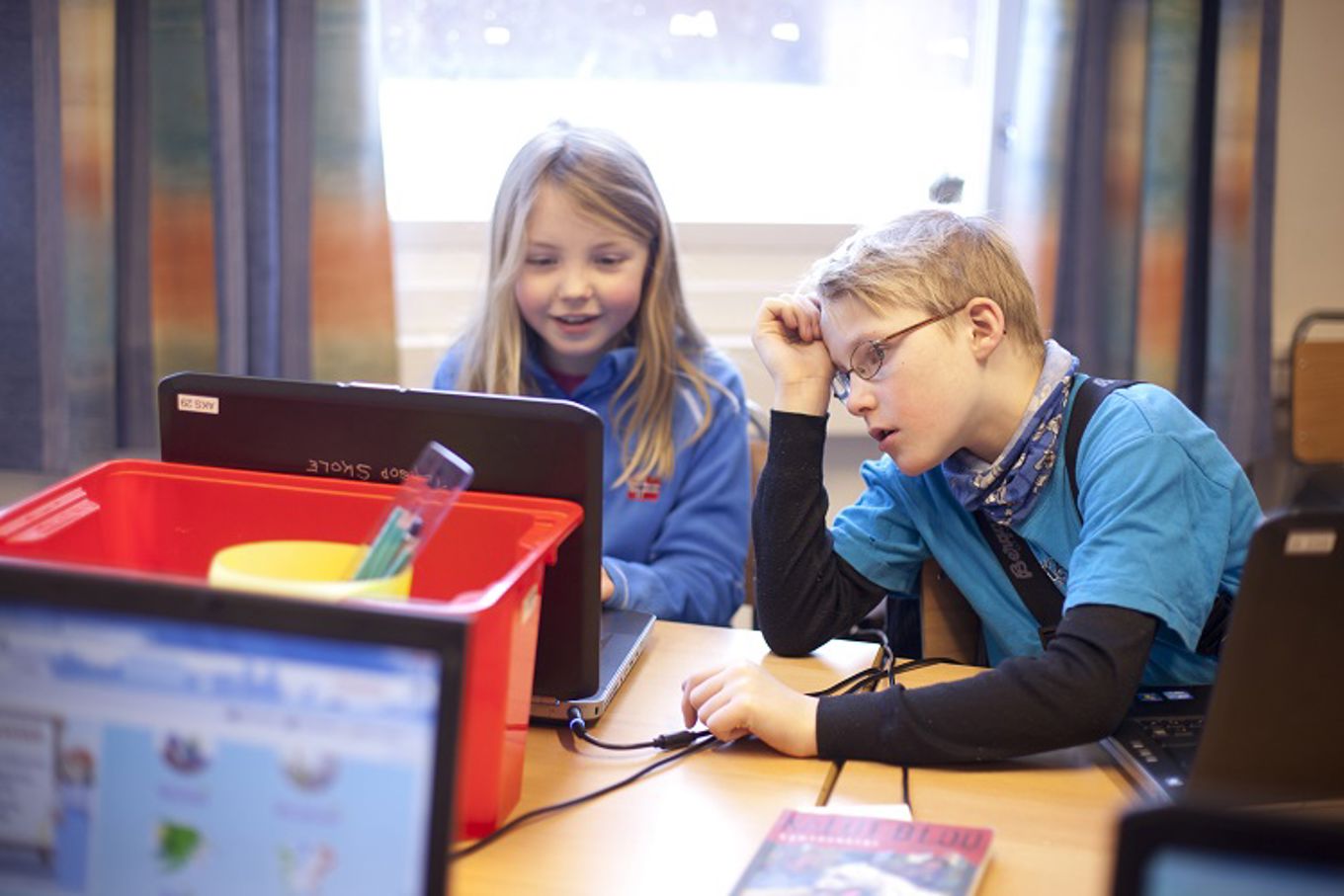 To elever jobber med PC