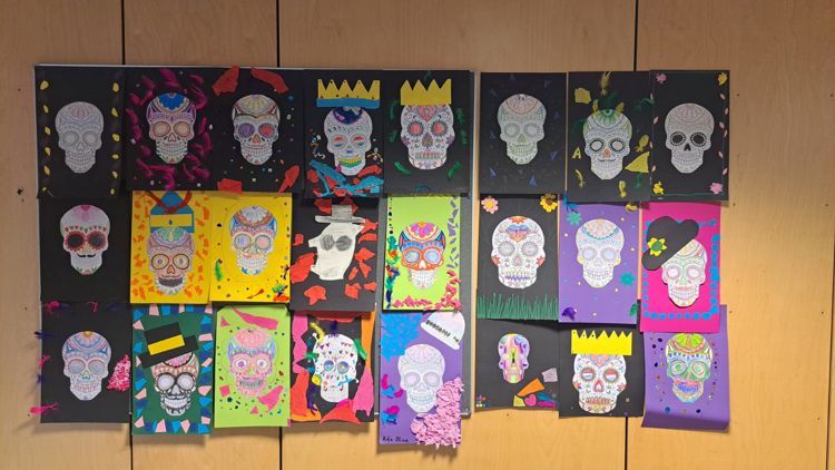 Bilde av kunst, inspirert av De dødes dag, som 5. trinn har laget.