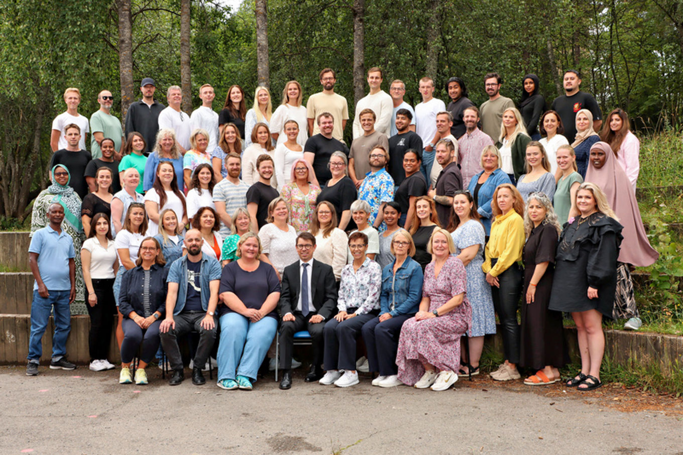 et bilde av personalet på trasop skole