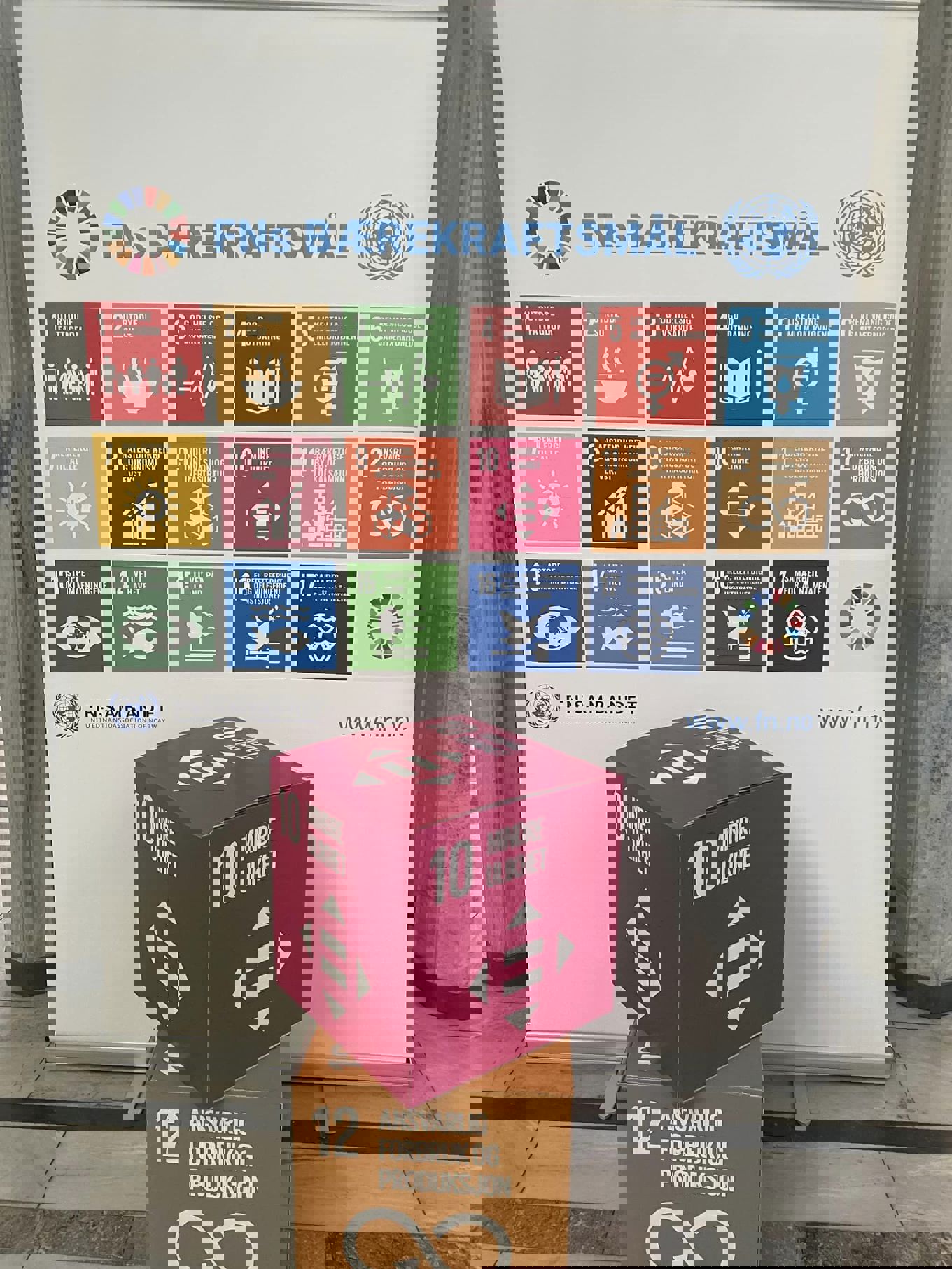 Foto: Trasop skole et skilt med FN sine bærekraftsmål