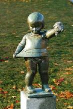 Foto: Skulptur i skolegården Helene